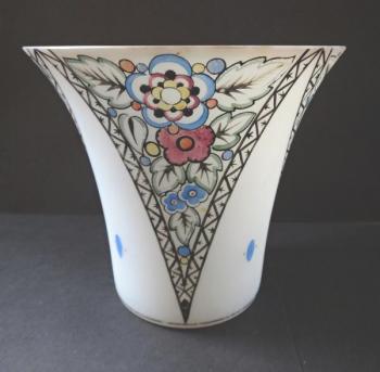 Vase of milk glass art-deco Vase of milk glass art-deco