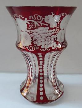 Vase with vine leaves and grapes, with ruby  Vase with vine leaves and grapes, with ruby