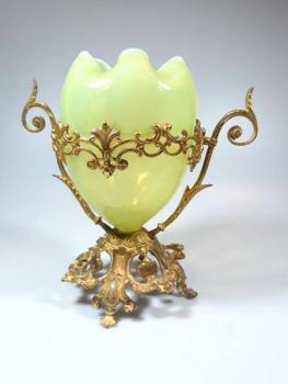 Vase - uranium glass - 1890 Vase - uranium glass - 1890